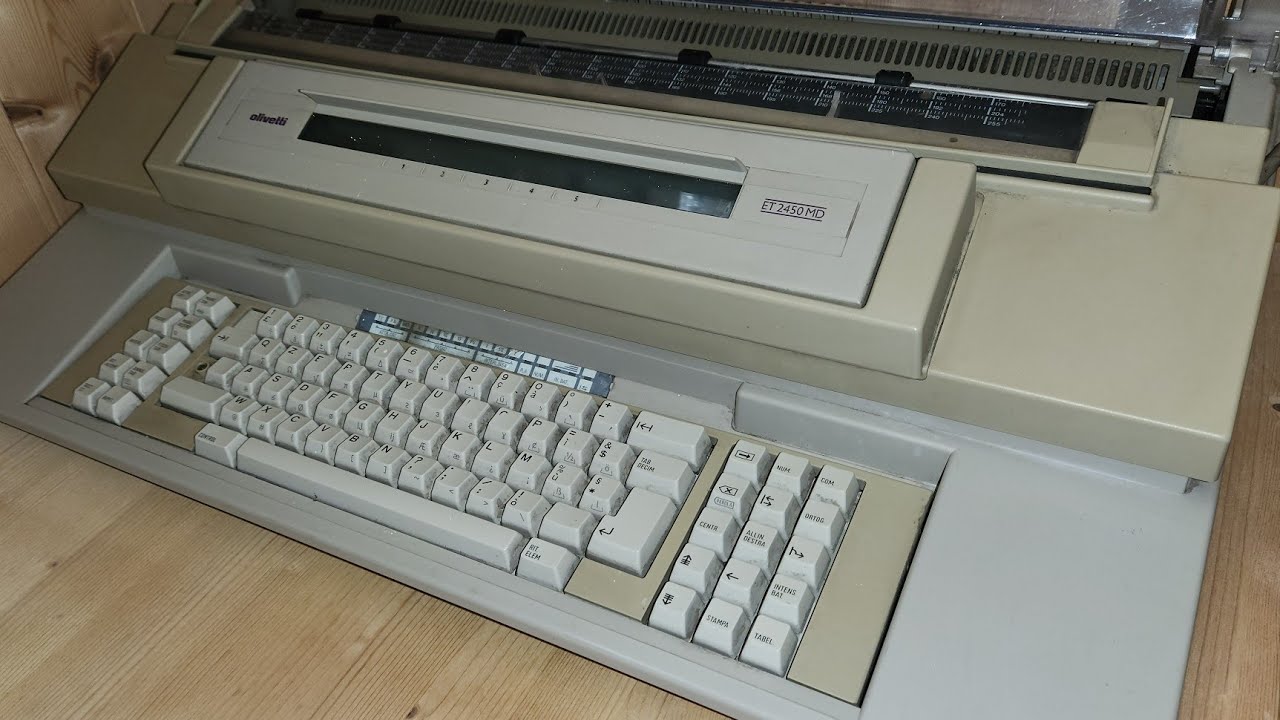 Macchina da scrivere elettrica Olivetti ET 2450 MD prova accensione e stampa su foglio A4