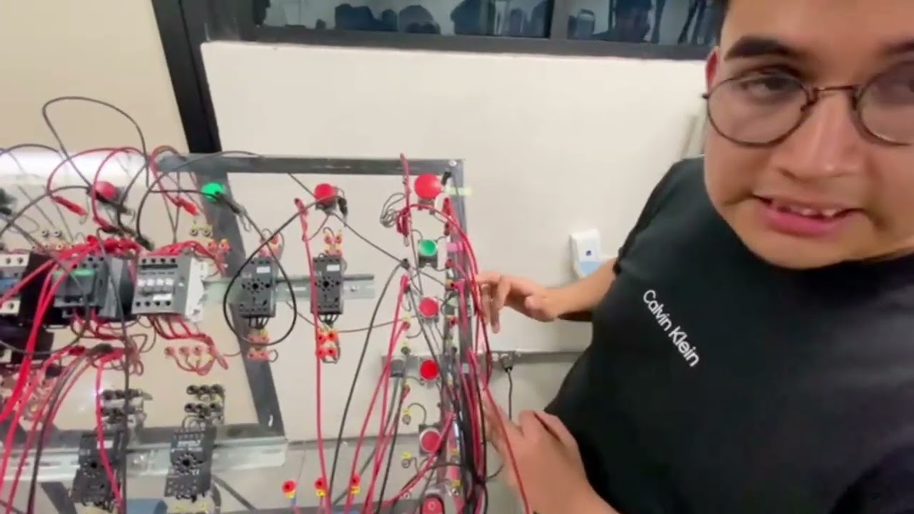 Cambio de giro de un motor trifásico pasando por stop