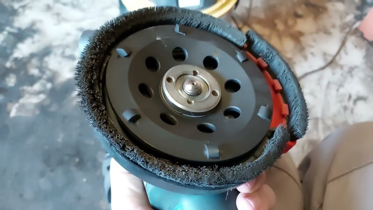 Usuwanie lepiku z betonu test Tarcza do usuwania lepiku, klejów i farb z betonu Osłona do szlifierki