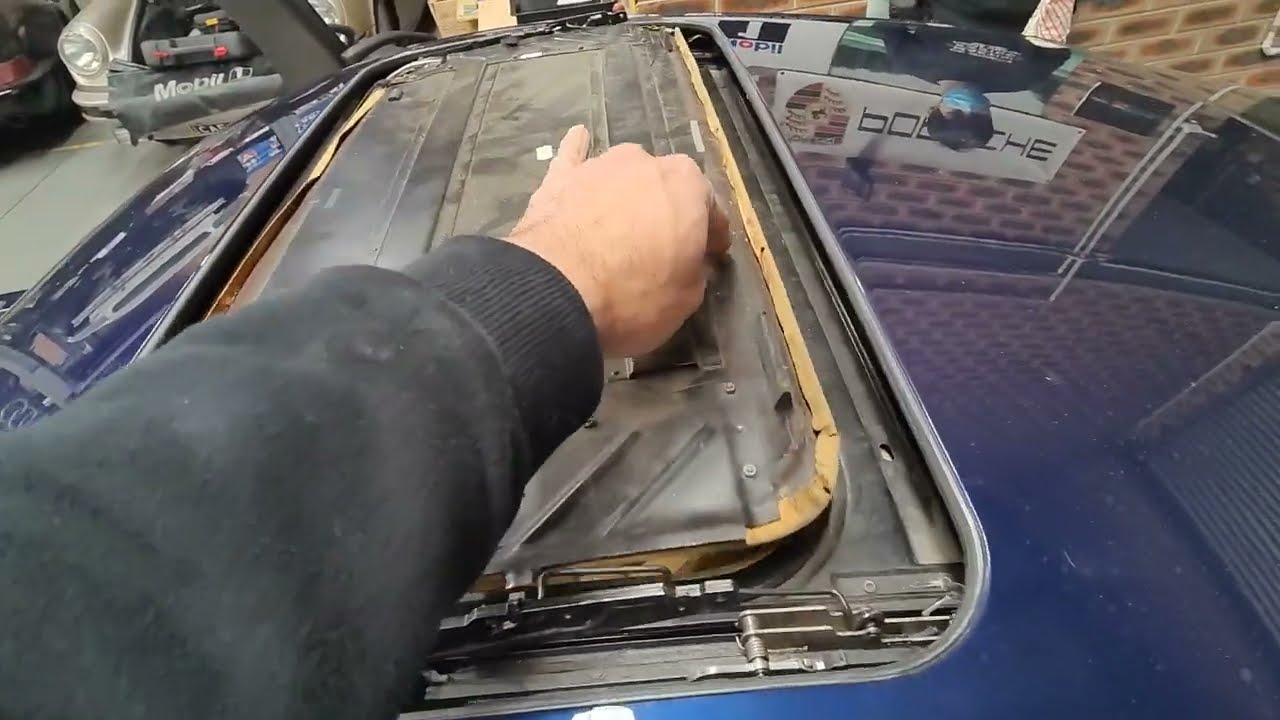 Porsche 996 Carrera 4 L.V  - Sunroof inspection