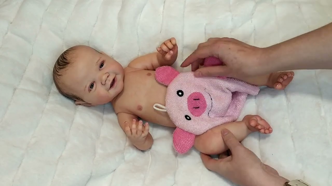 mu&ntilde;eca reborn de cuerpo entero de vinilo.