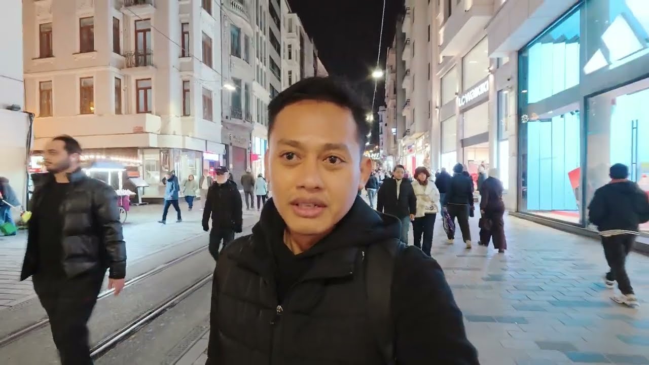 Taksim မှာလမ်းရှောက်မယ် / Taksim nigh Istanbul