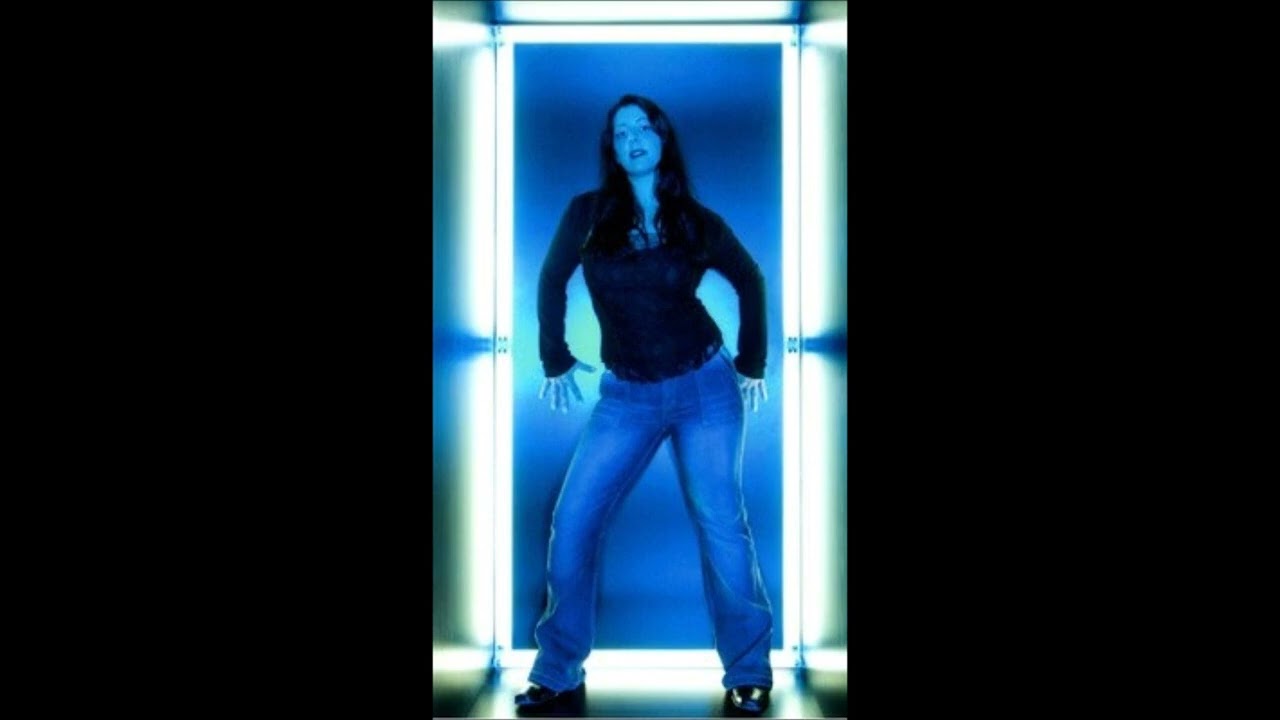 Nadine könig_alone