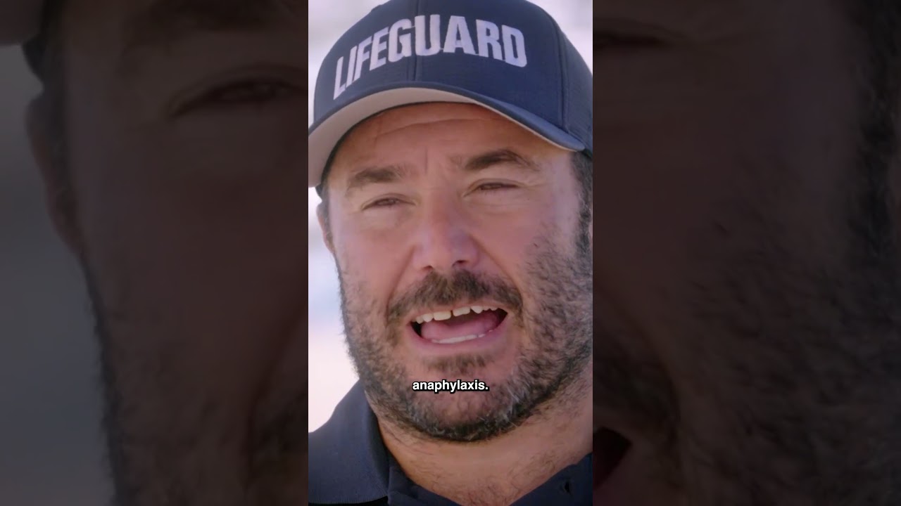 Her body's shutting down 😰 #bondirescue #lifeguard #beach #shortsfeed