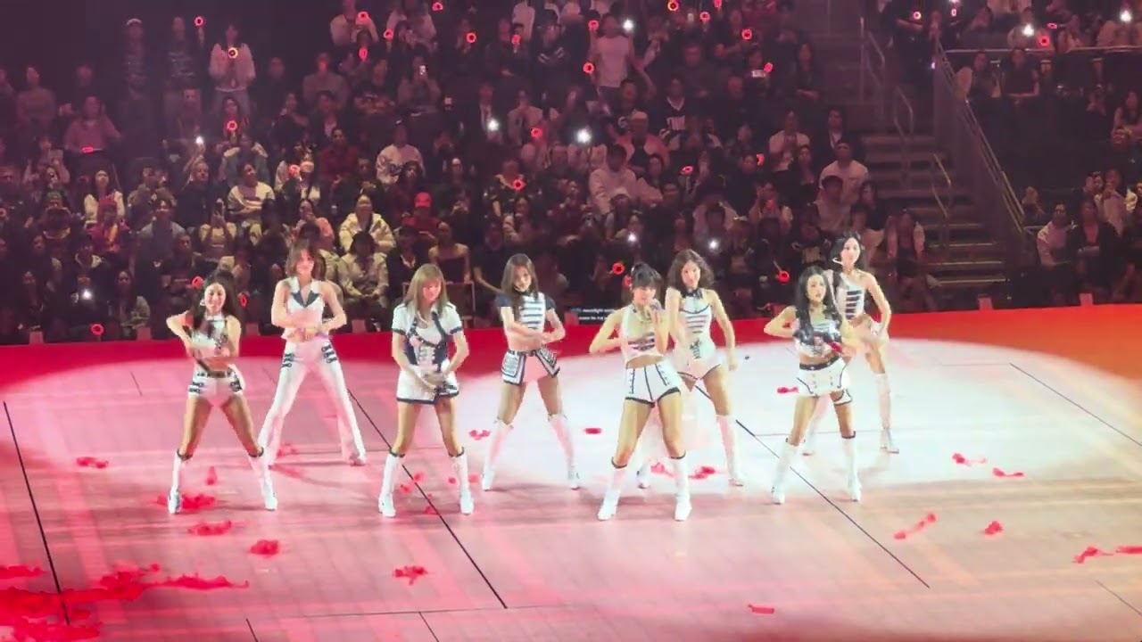 260113 Moonlight Sunrise - TWICE [THIS IS FOR] WORLD TOUR IN SEATTLE