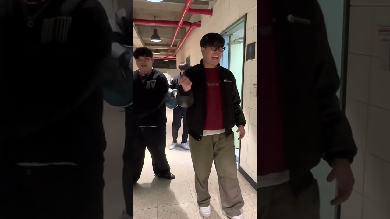 서울예대 복도 근황(?)
