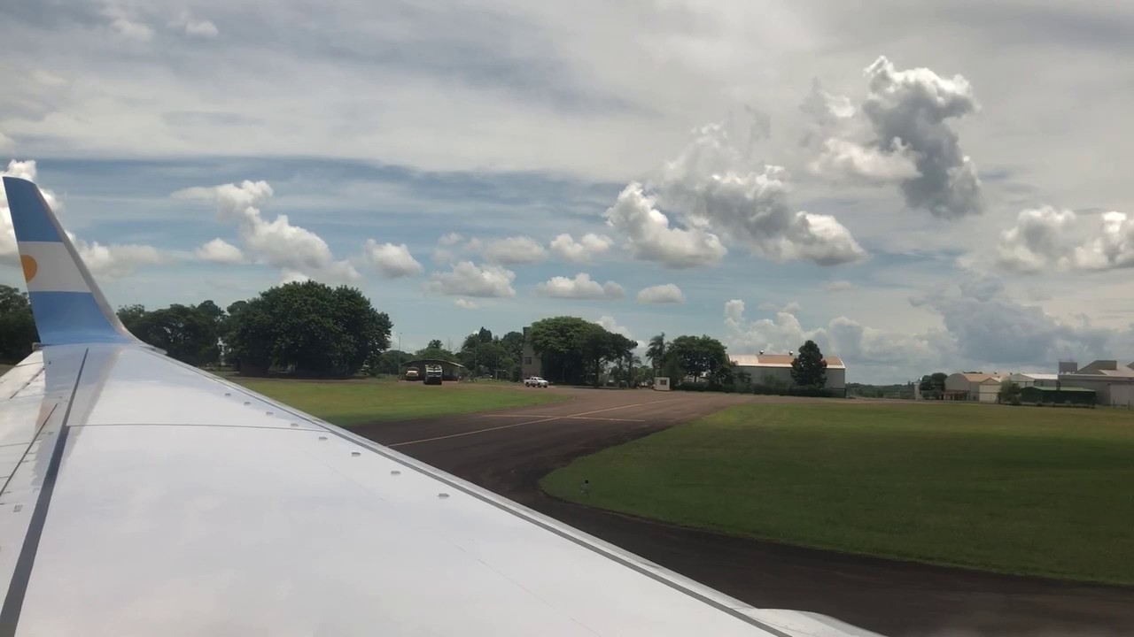 Despegando de Posadas (PSS) con FlyBondi LV-HFR (Arturo).