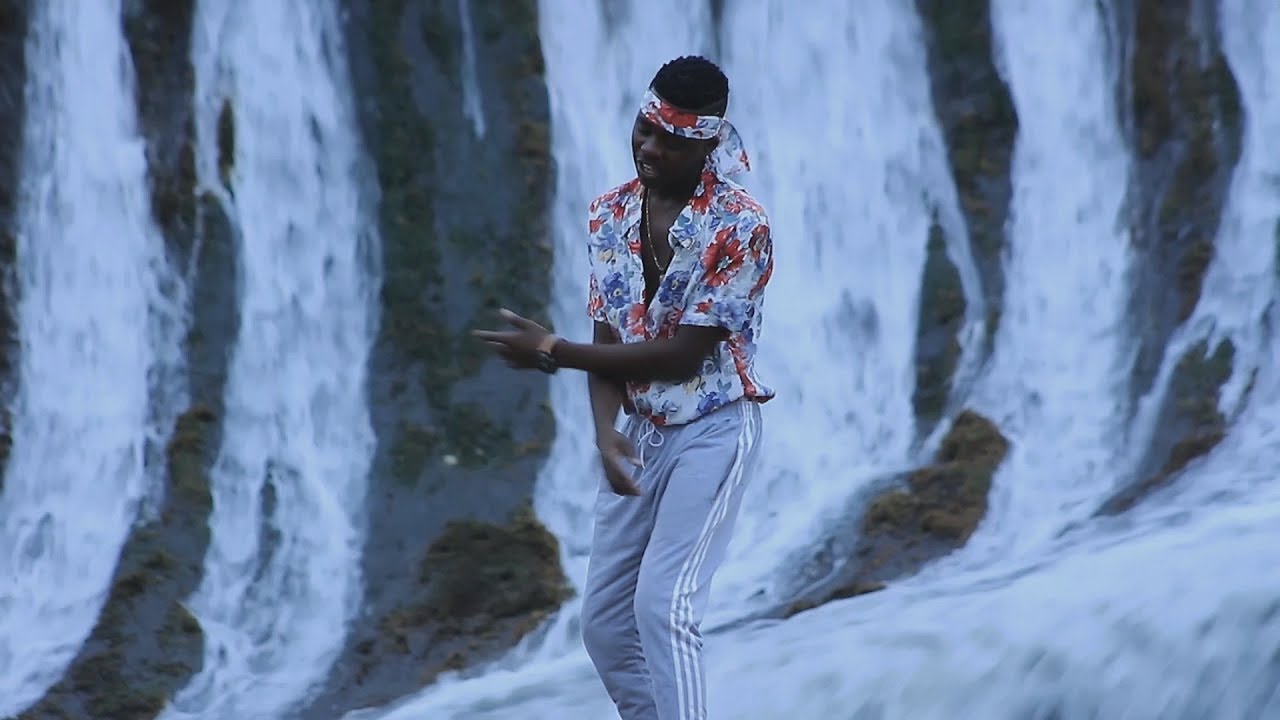 Messias Maricoa feat. Leoklides Soares - Interesseira (Mbille Digital Maker) Official Video
