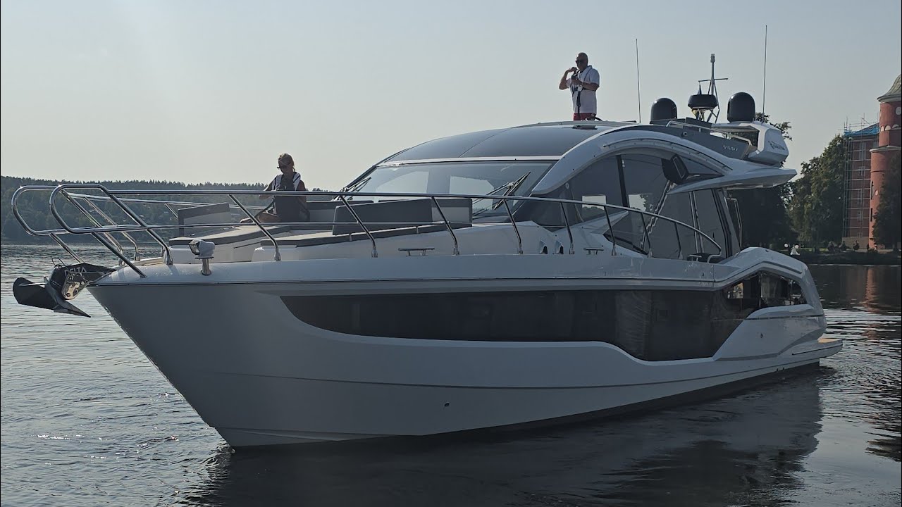 Remote controlled Galeon 510 Skydeck Yacht
