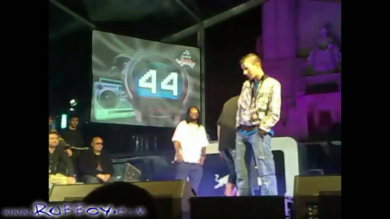 Skone VS Arkano (Semifinal) [Final Nacional RedBull Batalla de los Gallos 19.9.09]