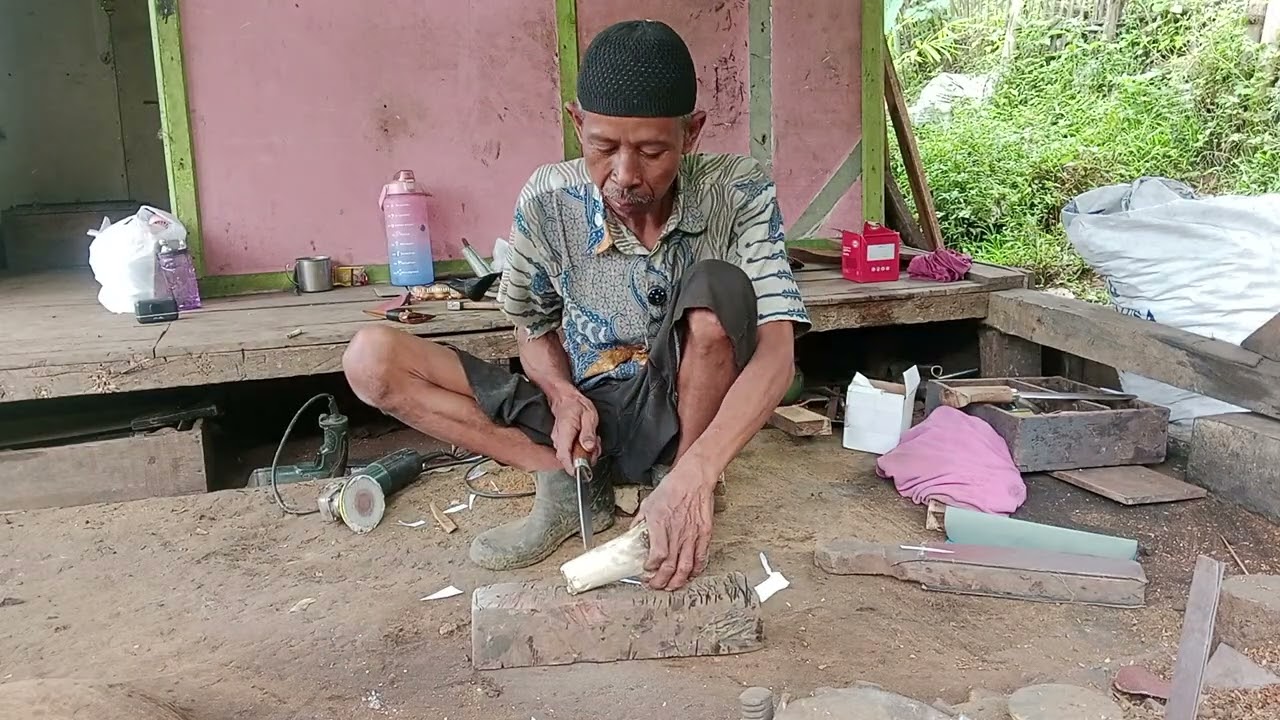PISAU SESET DITES KETULANG  SAPI