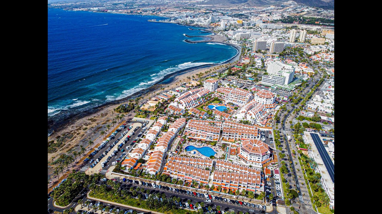 For Sale - Stylish Townhouse in Parque Santiago 1, Tenerife - 50 metres from the ocean.