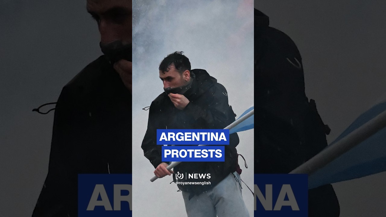 Police deploy water cannon, tear gas at protesters in Buenos Aires