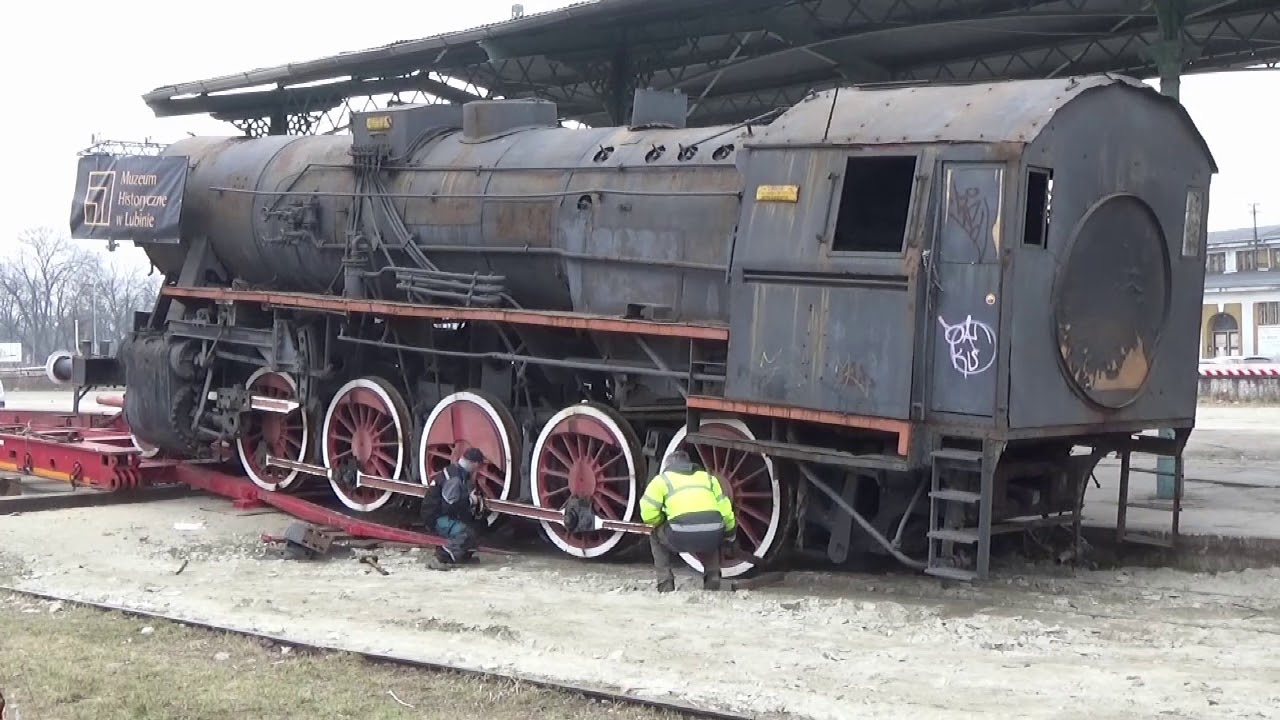 KRIEGSLOK Ty2-22 opuszcza Dworzec Świebodzki.
