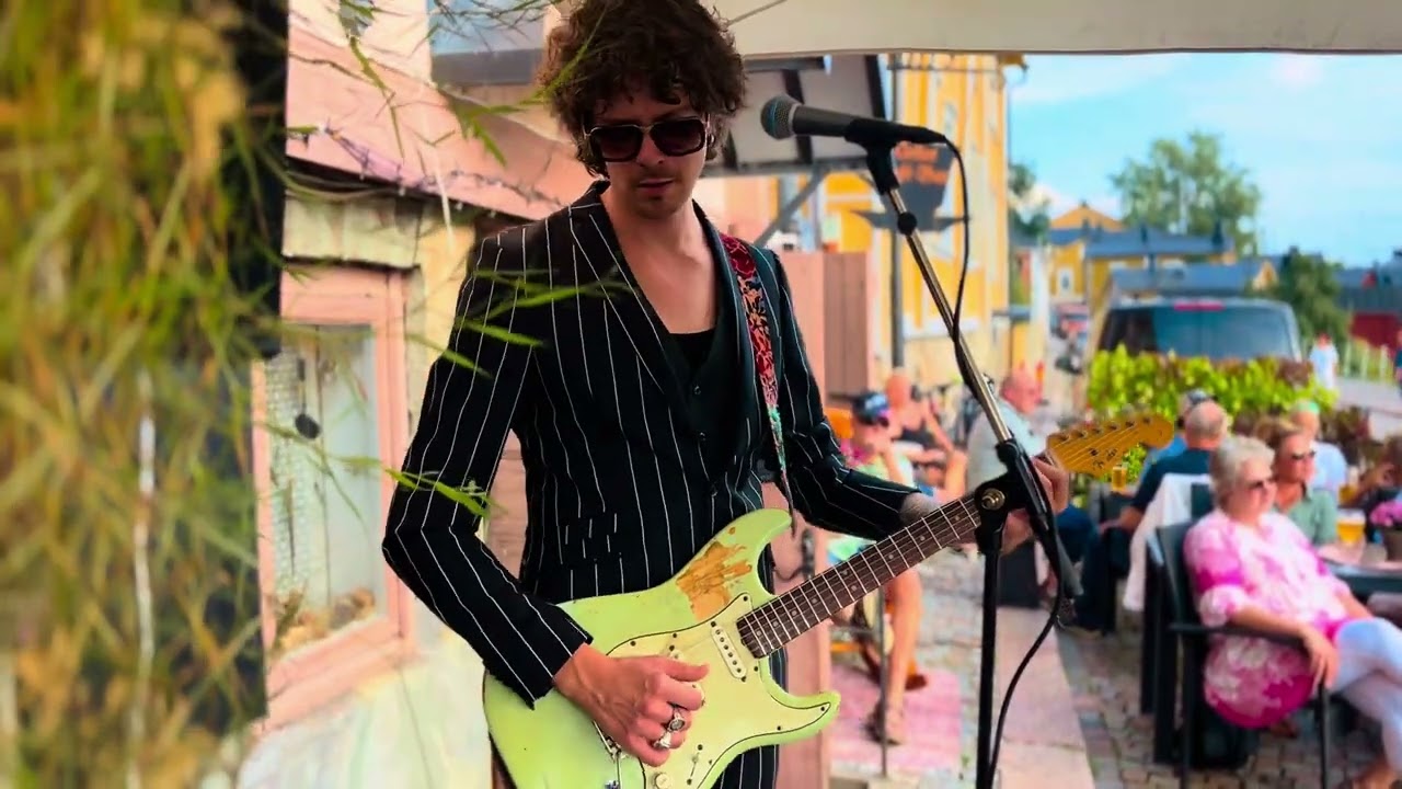 Juho Pitkänen's Epic Rendition of Eric Clapton's 'Layla' – Live in Porvoo