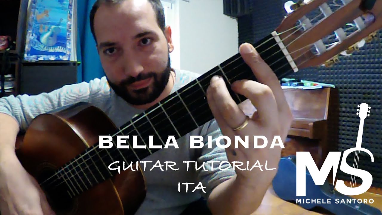 Bella Bionda con la chitarra Accordi e Rumba, accenno al fingerpicking