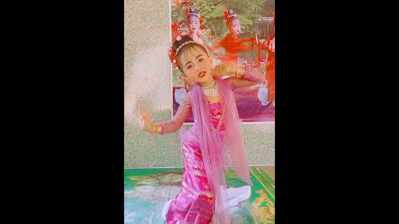 သဘင်သည်မလေးနှင်းဆီ