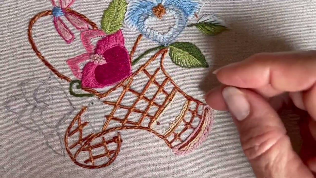 Bordado de cesto con flores