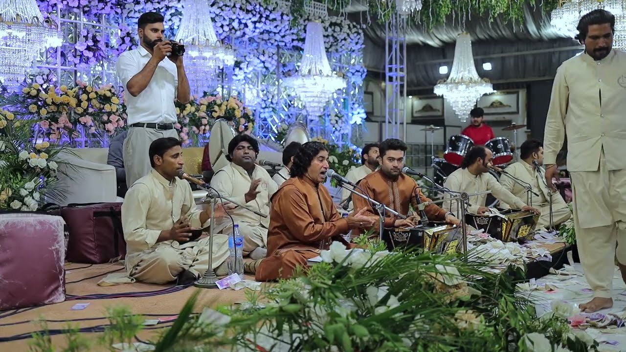 Aankh Uthi Mohabbat Ne Angrai Li in the powerful voice of Shabbir Nusrat Qawwal.
