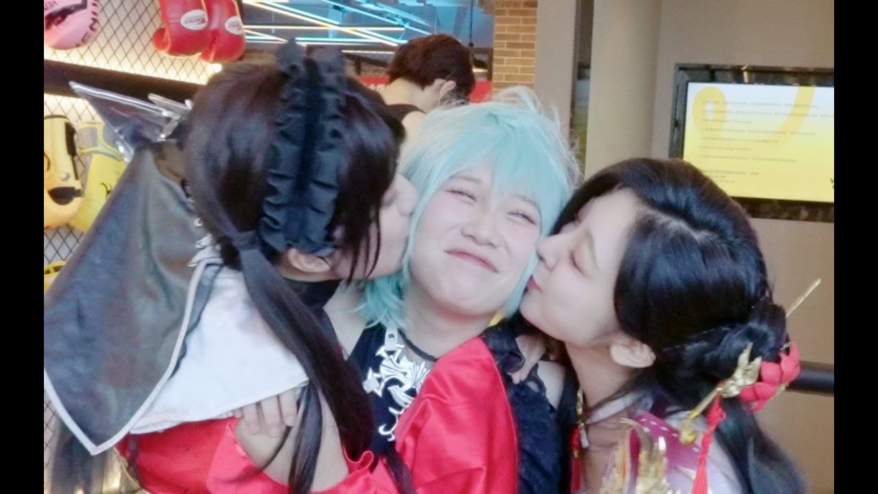 老是被女孩子亲脸 烦死了！