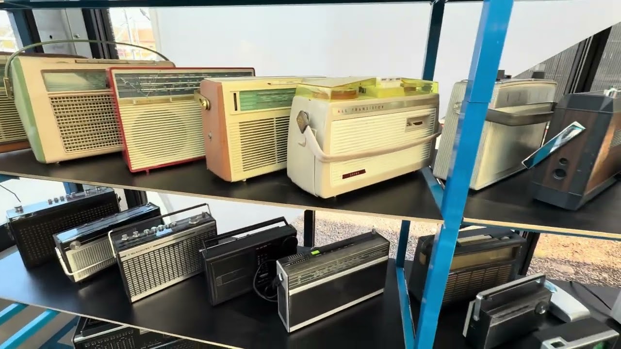 Jaren 50/60 radio, Philips transistor radio, Oude radio repareren,Vintage radio, ontdek ze bij DOVEL