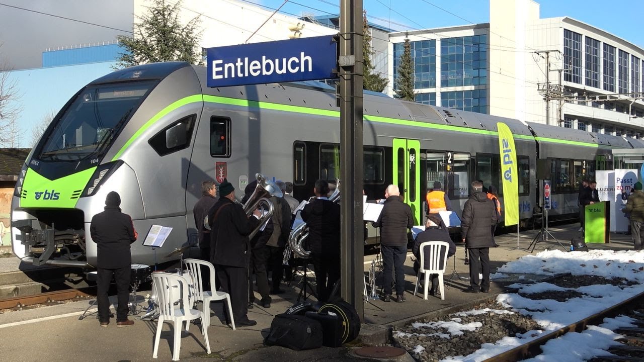 BLS MIKA Zugtaufe - RABe 528 104 in Entlebuch