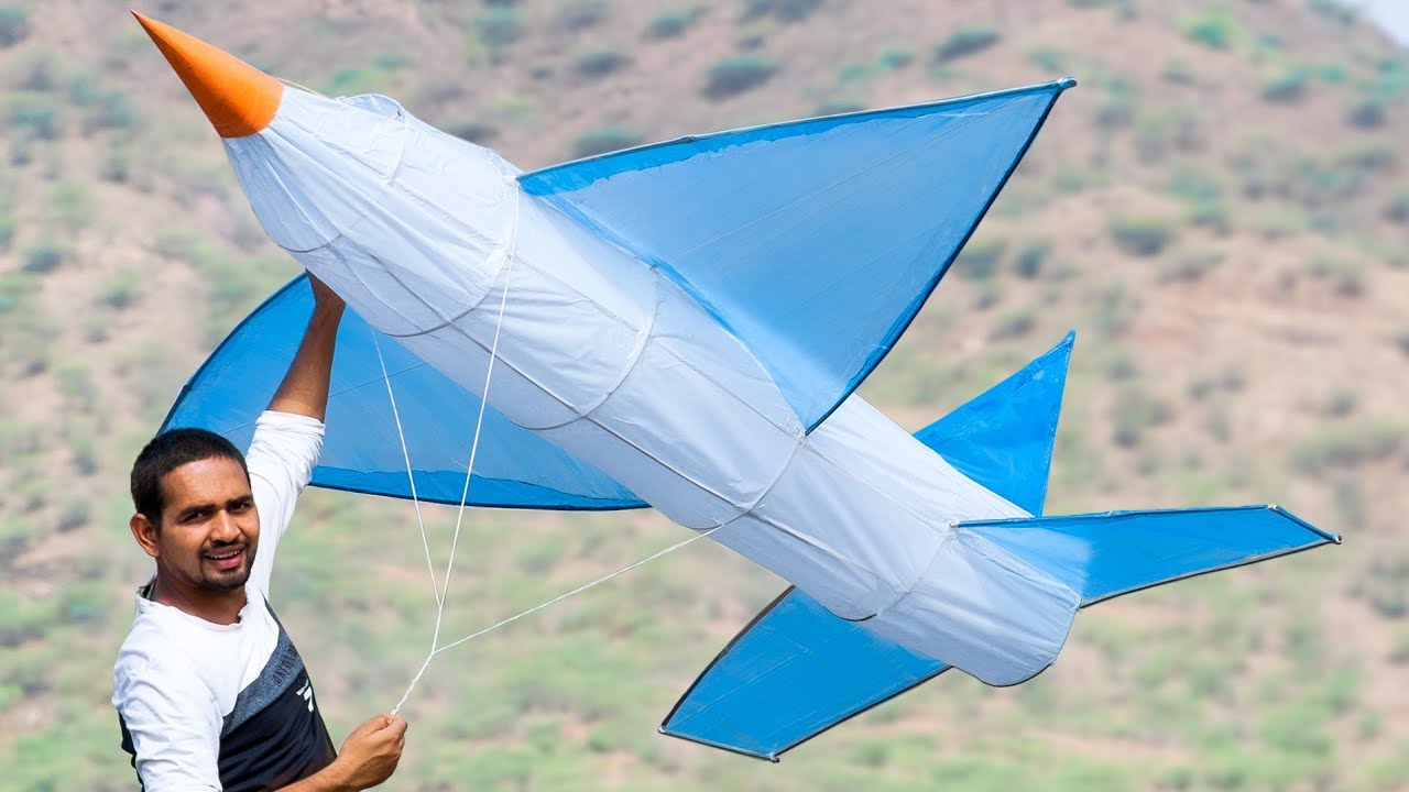 Big Airplane Kite Making And Flying - हवाई जहाज वाली पतंग