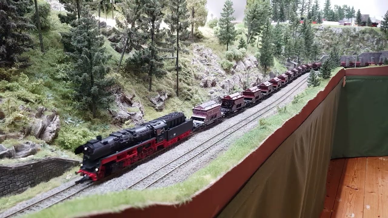 Schwere Lasten über die Rampen schleppen.