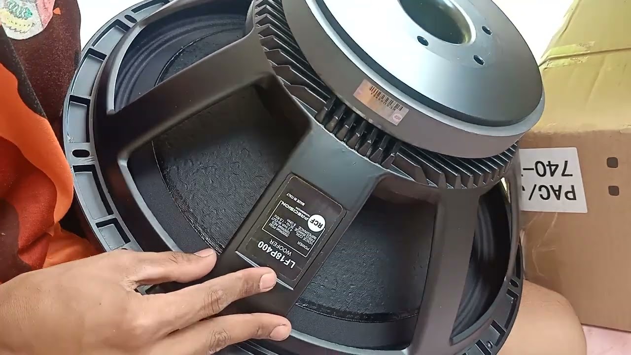 anboksing speaker RCF LF18P400