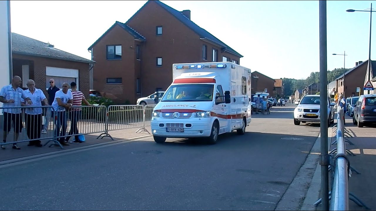 [Kotem] (Oude 10-108/3-toon sireneshowtje) Ambulance Rode Kruis Maasmechelen begeleidt wielrenners!
