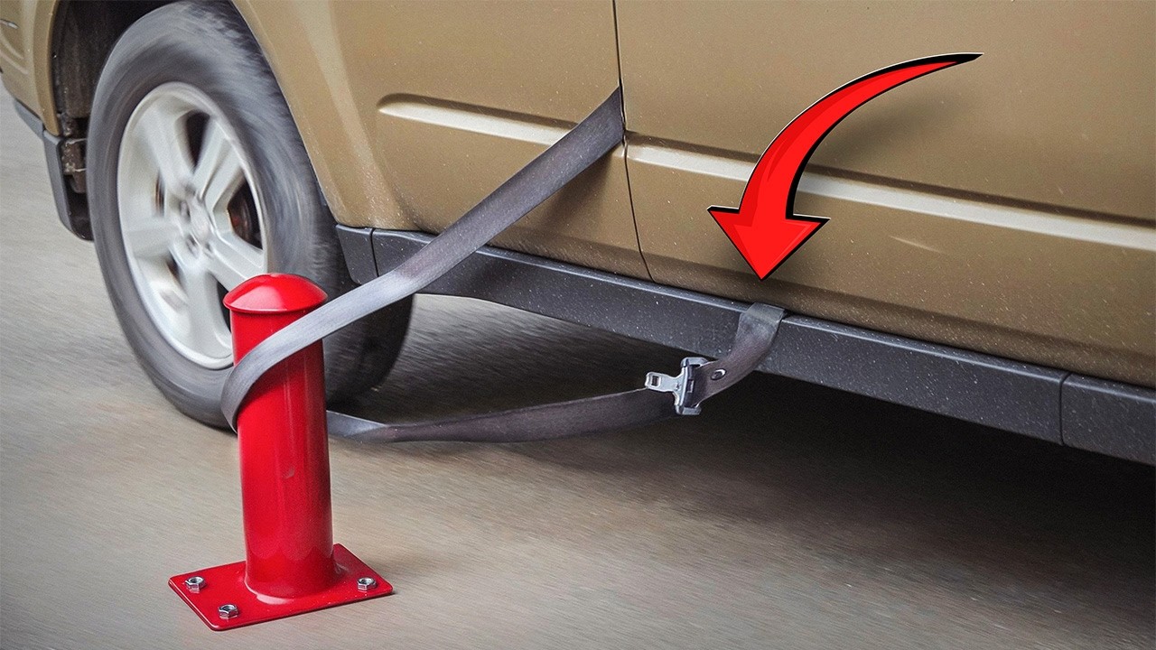 Ремень безопасности остался СНАРУЖИ и ЗАЦЕПИЛСЯ на ХОДУ!