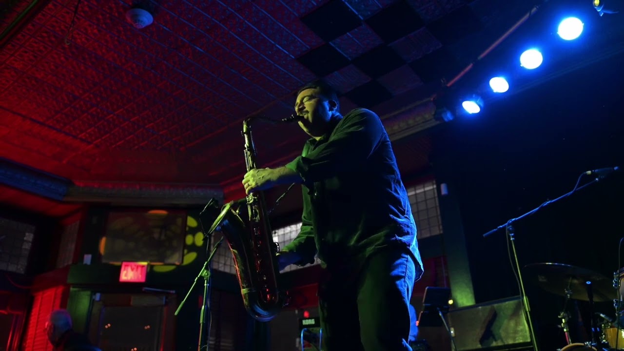 Anthony Bruno soloing on The Tease