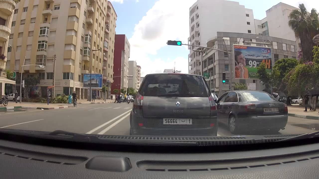 conduite en ville au Maroc: traversée de Kenitra