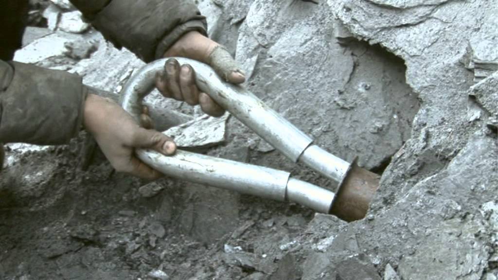 Geobrugg: Barriere flessibili contro colate e frane in fango, detriti di legname