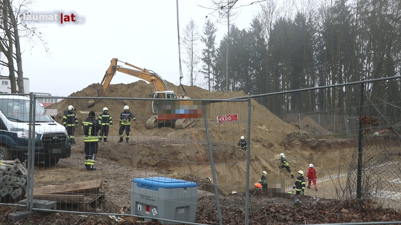 Personenrettung nach Sturz in eine Baugrube in Leonding