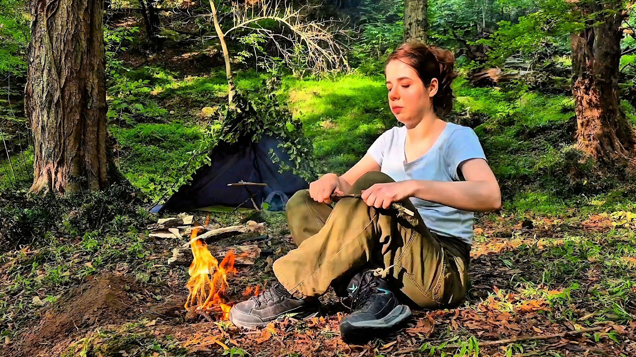 Девушка в Соло-Кемпинге 🌲 Бушкрафт и Ночь в Лесу | Выживание, Костёр и Готовка
