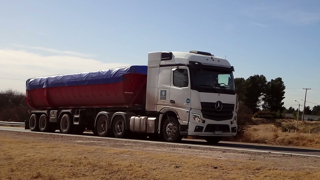 CAMIONES EN LA PAMPA 47.
