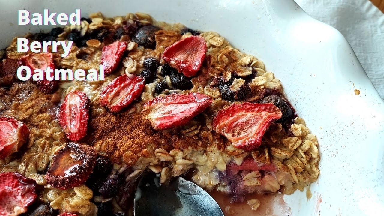 Baked Berry Oatmeal &rarr; VEGAN, no sugar, no oil