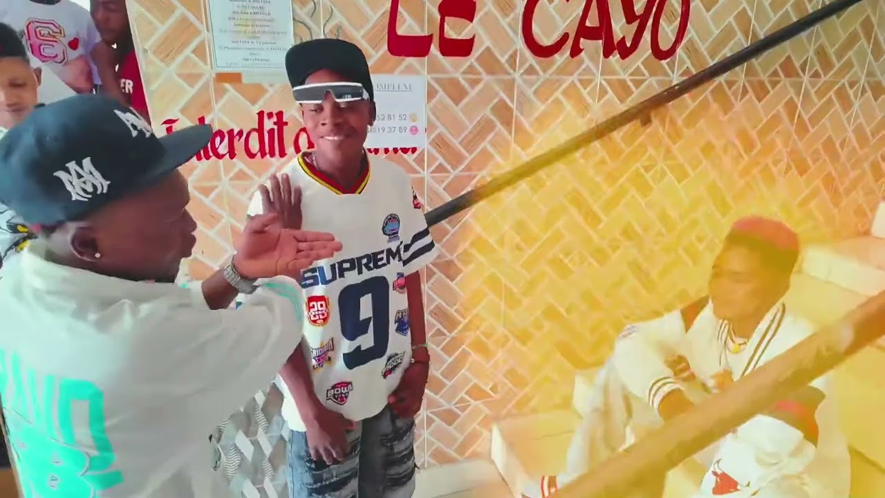 S_barney_-_Miaka_-_(Clip officiel)