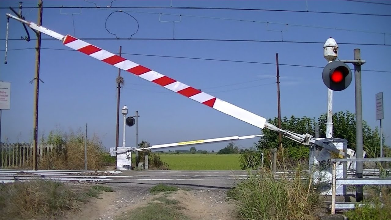 Spoorwegovergang Vespolate (I) // Railroad crossing // Passaggio a livello