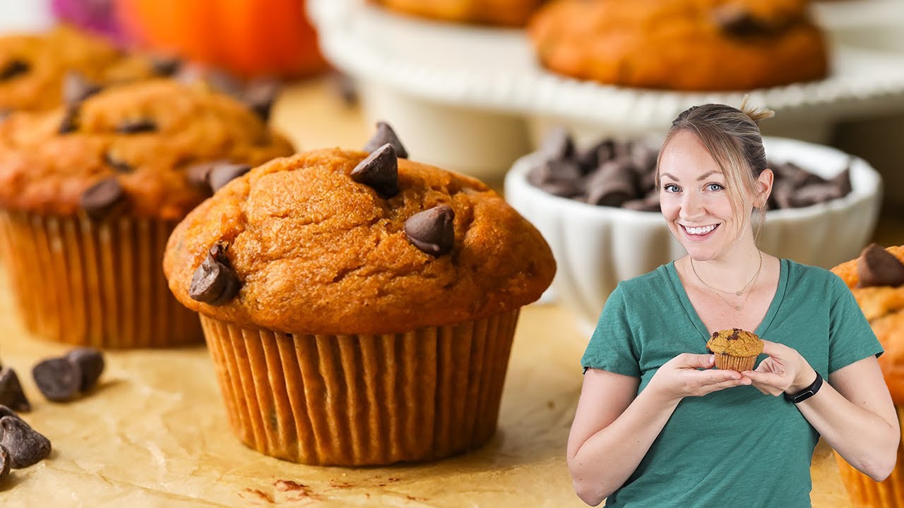 The Fall Version of Chocolate Chip Muffins: Pumpkin Chocolate Chip Muffins
