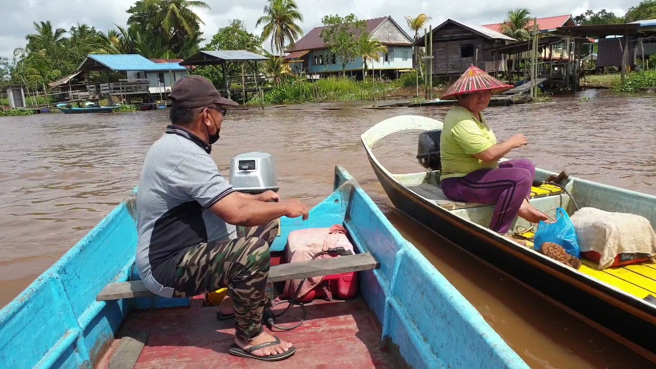 Tersangkut di tengah sungai, tiba-tiba enjin rosak.