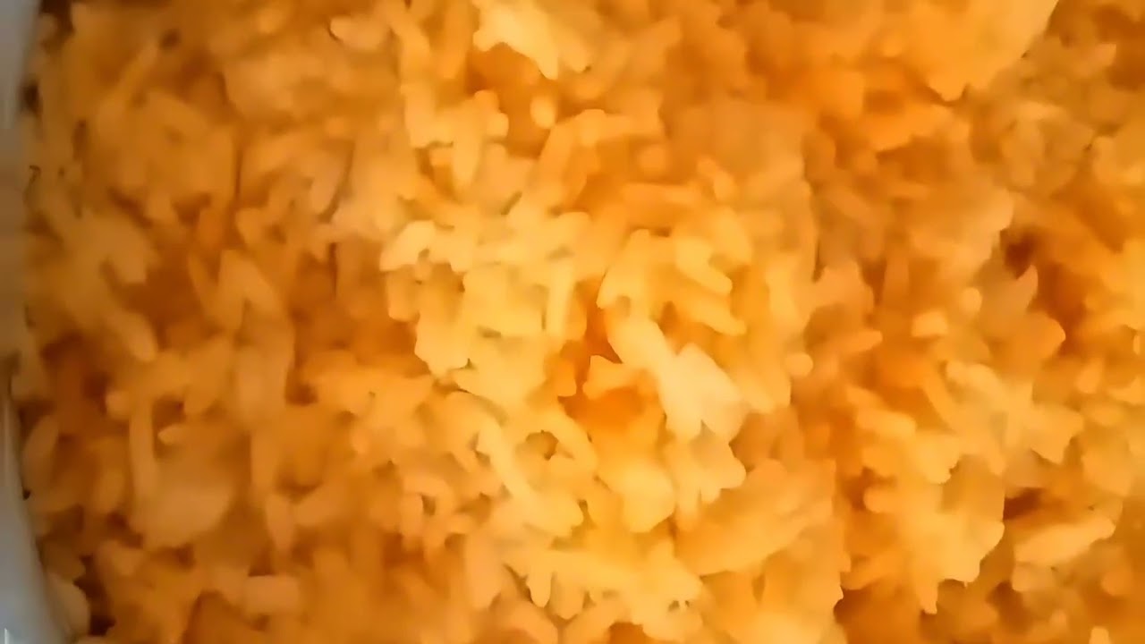 Preparación de un plato sencillo pero delicioso arroz con chorizo 