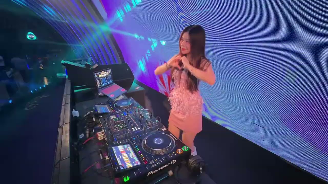DJ WYNTELLA LIVE SET , INDO BOUNCE, BKB, BREAKBEAT, HARDSTYLE , MANYAO,  AT BLACK OWL MEDAN 