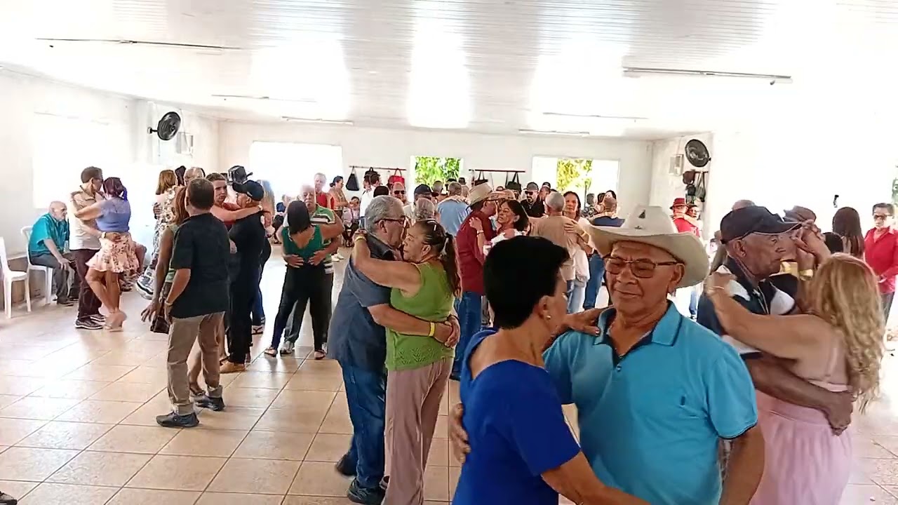 Baile da terceira idade no CCI do Recanto das Emas DF com Janio Silva ao vivo 