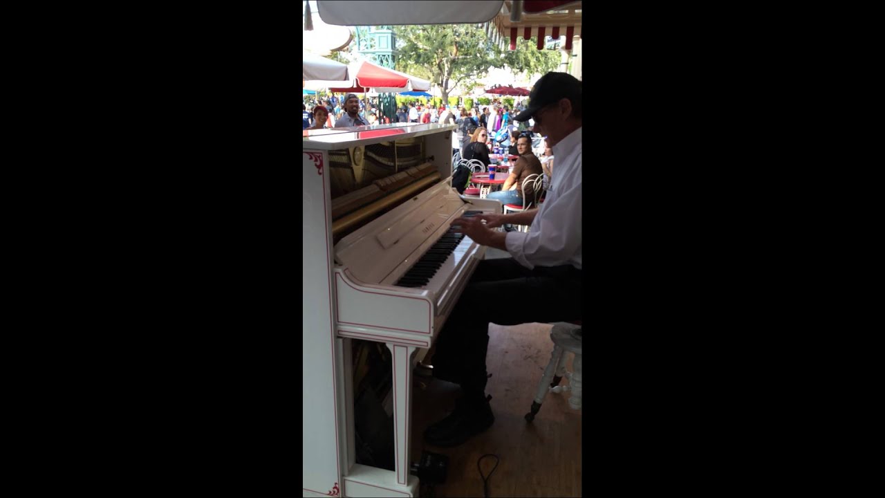 The Entertainer in Disneyland, piano on corner of Main Street