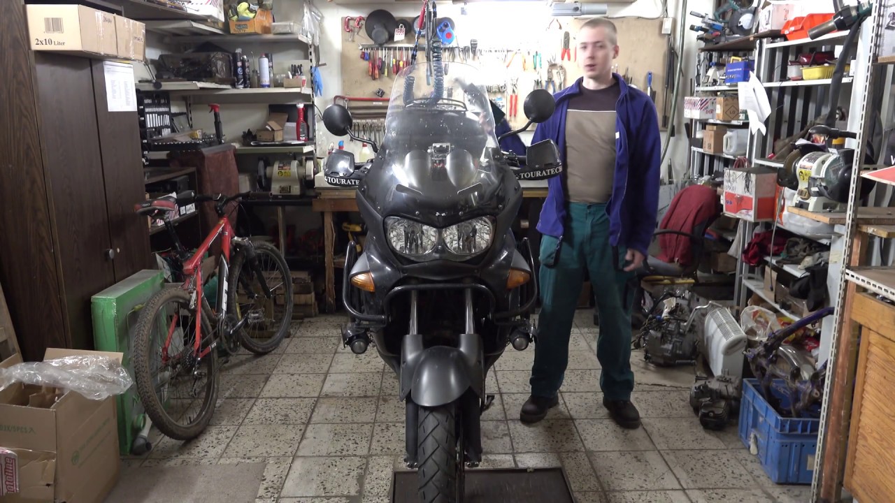 Honda XL1000 Varadero - Výměna vzduchového filtru - Air filter change - 4k
