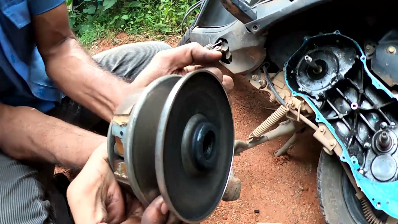 HOW TO REPLACE BELT OF YAMAHA RAY  Z  CLUTCH  BELT  REPLACE IN MALAYALAM...