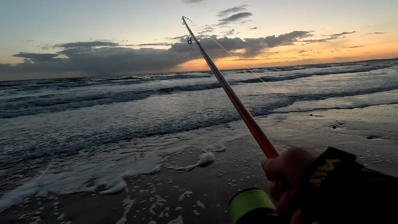 ZERO TO HERO | UNBELIEVABLE BASS SESSION ON THE EBBING TIDE IN NORTH WALES | BASS A CAST IN SURF