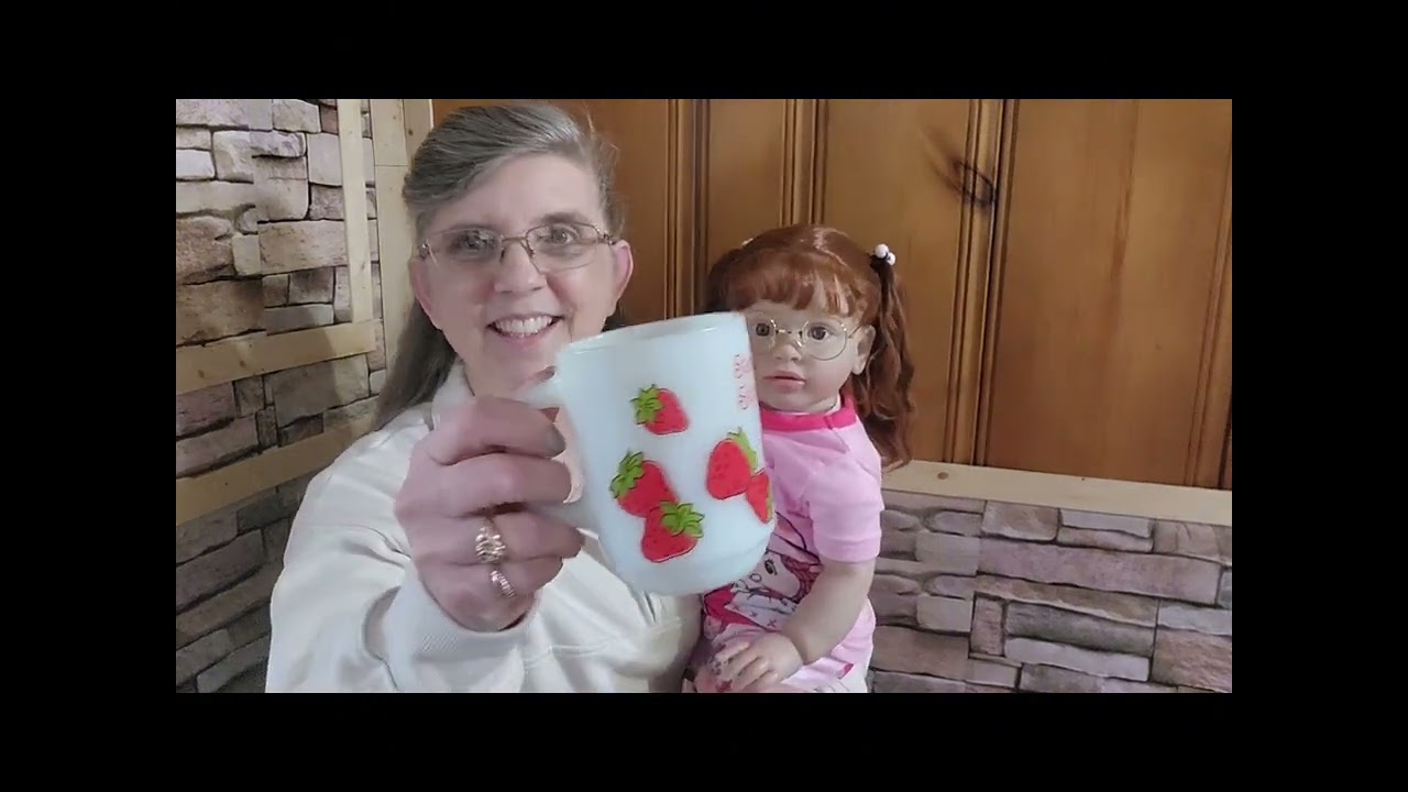 Ana and strawberry shortcake 🍰 🍓#toddlertuesday @seenasdolls 